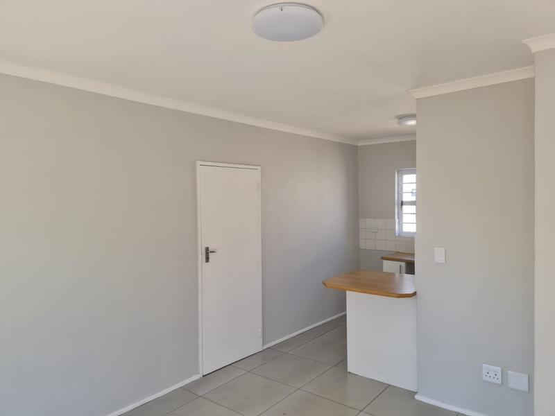 To Let 2 Bedroom Property for Rent in Oakglen Western Cape